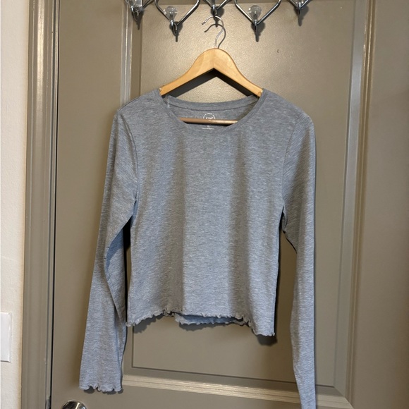 Urban Rebels Tops - Urban Rebel XL Long Sleeve Lettuce Trim Top